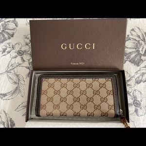 Gucci accordion wallet